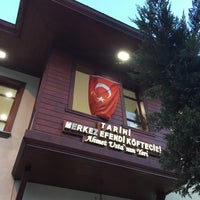 รูปภาพถ่ายที่ Tarihi Merkezefendi Köftecisi Ahmet Usta โดย Mehmet Ali ONARAN  (اسرا) เมื่อ 6/19/2016