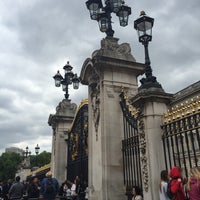 Photo taken at Buckingham Palace by Myasha B. on 5/25/2015