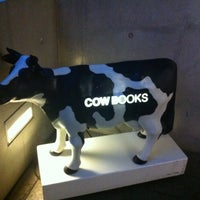 Photo taken at COW BOOKS 南青山 by ukca on 9/23/2012