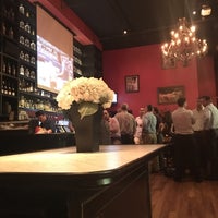 8/31/2016 tarihinde Colinziyaretçi tarafından Lea Wine Bar'de çekilen fotoğraf
