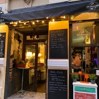 Foto diambil di El Desvan Del Cafe oleh Alfonso F. pada 5/16/2021