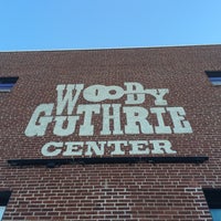 Das Foto wurde bei Woody Guthrie Center von Katy H. am 12/27/2014 aufgenommen