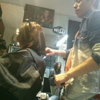 9/15/2012 tarihinde Juan G.ziyaretçi tarafından Divine Hair Salon'de çekilen fotoğraf