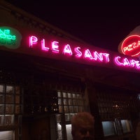 Foto tirada no(a) Pleasant Cafe por Gail R. em 6/5/2014