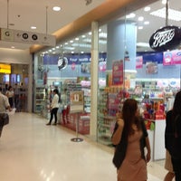 Photo taken at Boots by Wuttinan W. on 1/16/2013