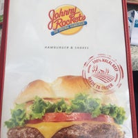 Photo taken at Johnny Rockets جوني روكتس by Mehdi . on 11/12/2015