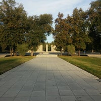 Photo taken at Монумент Славы, Вечный огонь by Лариса А. on 9/15/2016