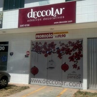 Das Foto wurde bei Deccolar Adesivos Decorativos e Comunicação Visual von Anderson B. am 8/11/2012 aufgenommen