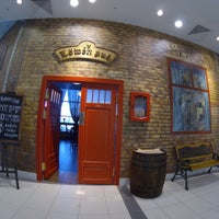 Foto tirada no(a) Lowen pub por Pasha K. em 1/3/2015