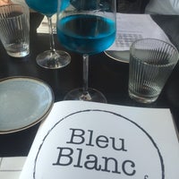 Снимок сделан в Restaurant Bleu Blanc пользователем Pauline D. 6/17/2016