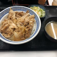 Photo taken at Yoshinoya by アスラン on 4/23/2018