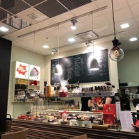 Photo prise au Leonidas Chocolates &amp;amp; Café par Leena Maria H. le11/23/2019