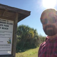 Photo taken at Honeymoon Island State Park Pet Beach by Jesús R. on 12/23/2016