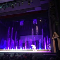 Photo taken at Цирк танцующих фонтанов «Аквамарин» by Juliana Z. on 11/10/2018