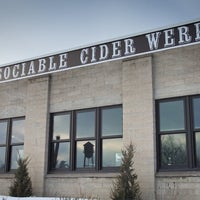 Das Foto wurde bei Sociable Cider Werks von Sociable Cider Werks am 11/8/2017 aufgenommen