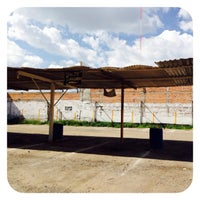 Das Foto wurde bei Estacionamiento del pueblo von Paulina L. am 8/24/2014 aufgenommen