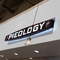 รูปภาพถ่ายที่ Pieology Pizzeria โดย Phil C. เมื่อ 8/15/2014