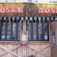 3/24/2014 tarihinde Honky Tonk Tavernziyaretçi tarafından Honky Tonk Tavern'de çekilen fotoğraf
