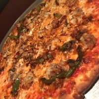 9/20/2017 tarihinde Alyssa A.ziyaretçi tarafından Renaldi&amp;#39;s Pizza'de çekilen fotoğraf