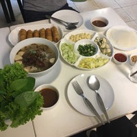 Photo taken at หอมหัวแดง l Vietnamese restaurant by Kotchakorn M. on 5/28/2018