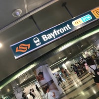 Photo taken at Bayfront MRT Interchange (CE1/DT16) by Ernest S. on 9/16/2022
