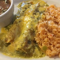 รูปภาพถ่ายที่ Camino Real Mexican Restaurant โดย Patrizio เมื่อ 10/13/2017