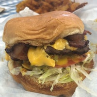 Photo taken at Mighty Fine Burgers by Patrizio on 11/29/2018