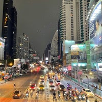 Photo taken at Asoke Intersection Sky Walk by Game A. on 7/12/2022