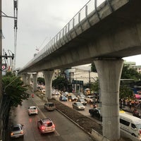 Photo taken at [Construction Site] MRT บางพลัด (Bang Phlat) BL07 by Game A. on 9/23/2018