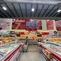 Photo taken at Makro Food Service by Game A. on 3/15/2022