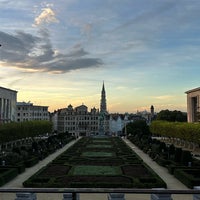 Photo taken at Jardin du Mont des Arts / Kunstbergtuin by Katharine B. on 10/19/2023