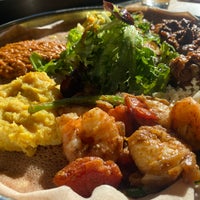 Das Foto wurde bei Demera Ethiopian Restaurant von Mike B. am 9/9/2023 aufgenommen