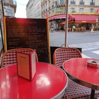 Photo taken at Le Recrutement Café by Leirda on 10/23/2022