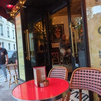Photo taken at Le Recrutement Café by Leirda on 10/23/2022