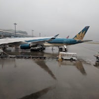 Photo taken at CX549 HND-HKG / Cathay Pacific by Leirda on 10/22/2017