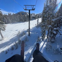 Снимок сделан в Mammoth Mountain Ski Resort пользователем Travis T. 12/22/2023