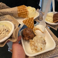 Photo taken at Jeni&amp;#39;s Splendid Ice Creams by Travis T. on 5/8/2021