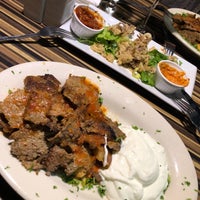 รูปภาพถ่ายที่ A La Turca Mediterranean Cuisine โดย Emaad เมื่อ 6/23/2018