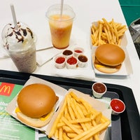 รูปภาพถ่ายที่ McDonald&amp;#39;s โดย Aphirat ♡ S. เมื่อ 5/10/2018