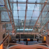รูปภาพถ่ายที่ Hilton Paris CDG Airport โดย Đorđe P. เมื่อ 9/8/2022