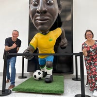 รูปภาพถ่ายที่ Museu Pelé โดย RODOLFO M. เมื่อ 9/15/2022
