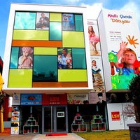 3/29/2014 tarihinde LSV Dükkan ve Akıllı Çocuk Dünyasıziyaretçi tarafından LSV Dükkan ve Akıllı Çocuk Dünyası'de çekilen fotoğraf