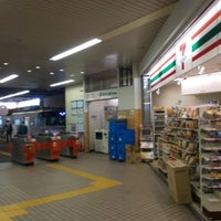 セブンイレブン 福岡市営地下鉄貝塚駅店 Bakkal Da Fotograflar