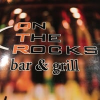 Foto tirada no(a) On The Rocks Bar And Grill por Randy W. em 3/25/2016