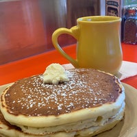 Photo taken at Snooze, an A.M. Eatery by hoda007 on 11/21/2022