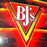 Photo taken at BJ&amp;#39;s Restaurant &amp;amp; Brewhouse by hoda007 on 6/8/2013