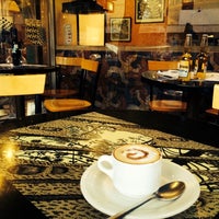 7/3/2014 tarihinde Felipe D.ziyaretçi tarafından Café Escher / Escher Coffee'de çekilen fotoğraf