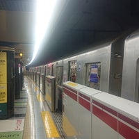 Photo taken at 都営大江戸線 六本木駅 1番線ホーム by つじやん@底辺YouTuber on 12/30/2019