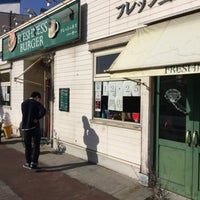 Photo taken at フレッシュネスバーガー 甲府店 by いのうぇい on 12/24/2016