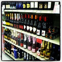 Photo taken at Spec&amp;#39;s Wines, Spirits &amp;amp; Finer Foods by Yara S. @. on 12/28/2012